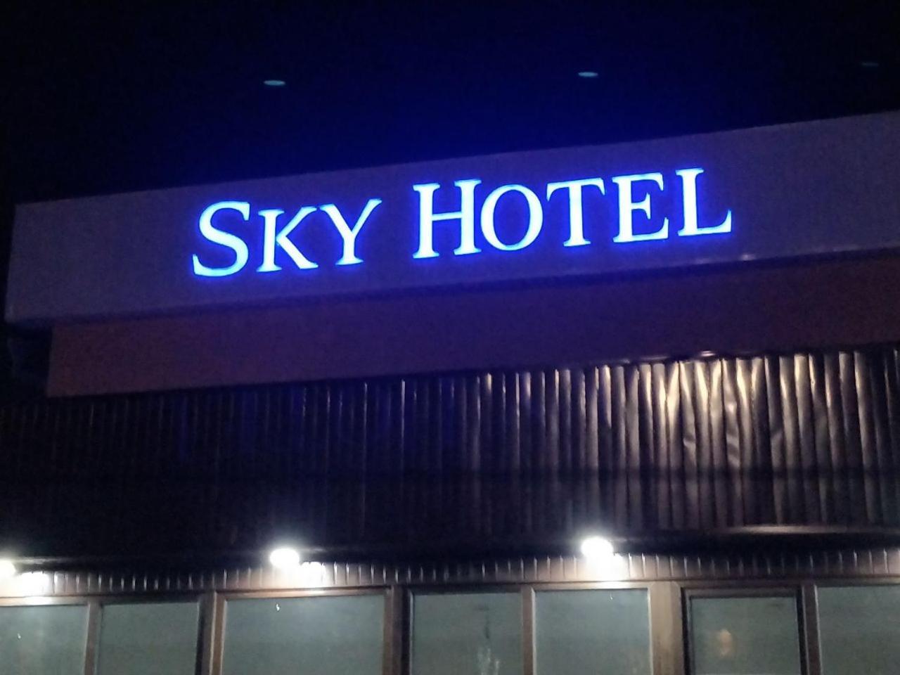 Sky Hotel Bishkek Exteriör bild